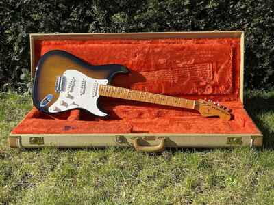 1984 Fender AVRI Stratocaster USA Fullerton American Vintage 57 RI case candies!