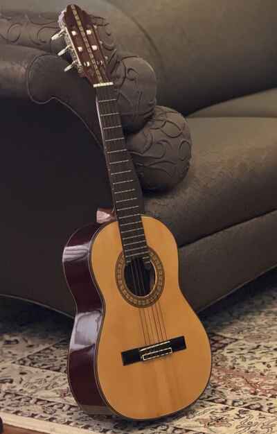 ESTRADA 11791 Q-1 Classical 1970??S Acoustic 6 Strings. Size 3 / 4 Guitar w. Case.