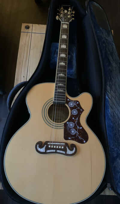 Epiphone EJ200 SCE / N Electro Acoustic Guitar with Reunion Blues Padded Case