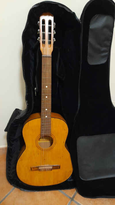 Custodia imbottita DE SALVO + Chitarra classica vintage castelfidardo 1974