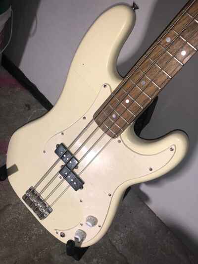 Vintage 1980s Blond & Antique White Precision Bass
