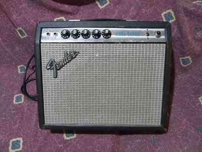 Vintage 1977 Fender Silverface Vibro-Champ Amp strong 6 watts