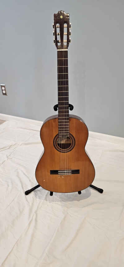1976 Yamaha G-231 Guitar w / Hard Shell Gator Case