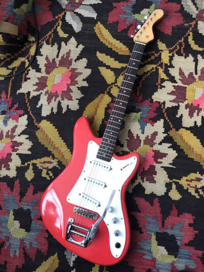 VINTAGE VOX CONSORT GUITAR. JMI VINTAGE VOX ELECTRIC GUITAR. 1960s GUITAR 1966