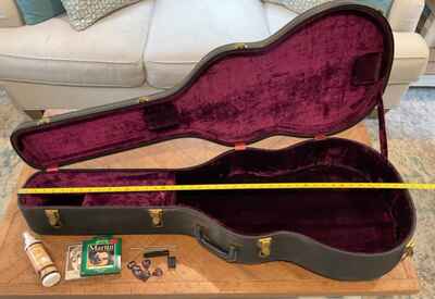 Vintage Large Hard Shell Acoustic Guitar Case w / purple plush interior
