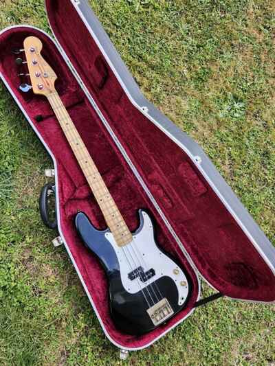 Fender Precision Bass 1979 In Hiscox Case.