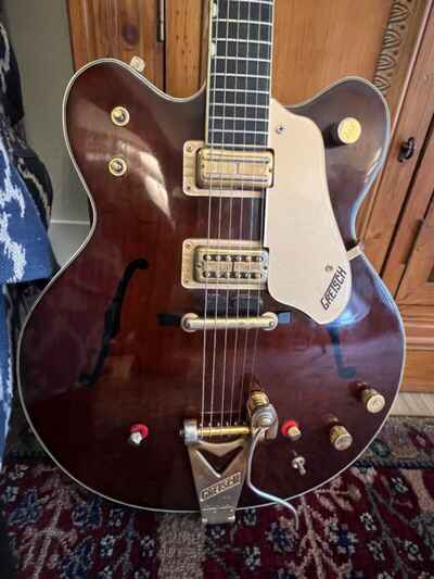 Gretsch 6122 Chet Atkins Walnut Country Gentleman Electric Guitar. Made in 1964.