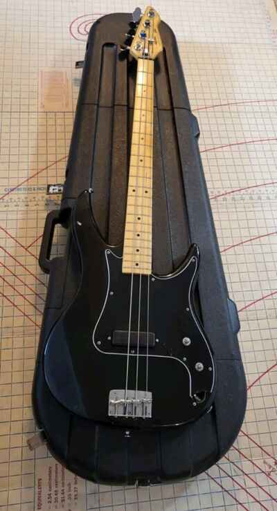 Vtg Peavey Patriot Black Bass Guitar 4-String USA Made W /  Case Super Ferrite