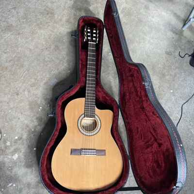 Ventura acoustic Guitar With Chromatic Tuning. Model V10NAT
