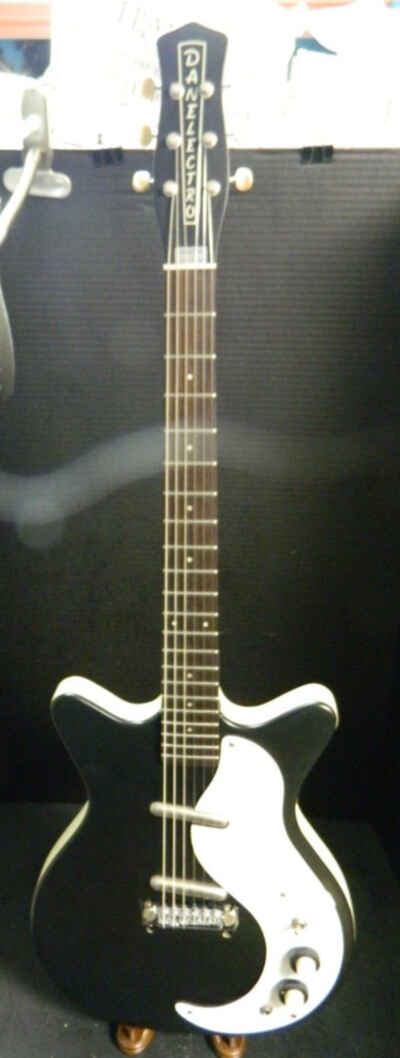 Vintage B&W Danelectro D59 Electric Guitar (1984) Totally Shielded w /  Soft Case
