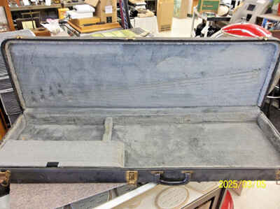 VINTAGE Hard shell Bass guitar case USA hardware 3 latch 48x13 1 / 2x4 " deep AS / IS