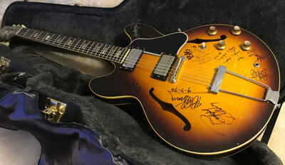 1966 Vintage Gibson ES-335 signed by Lorette Lynn BBKing Buddy Guy Flectones +4