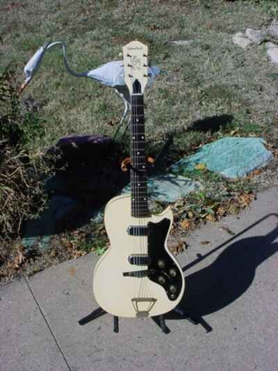 Rare 1960-63 Custom Kraft White Crusader Singlecut Electric Guitar