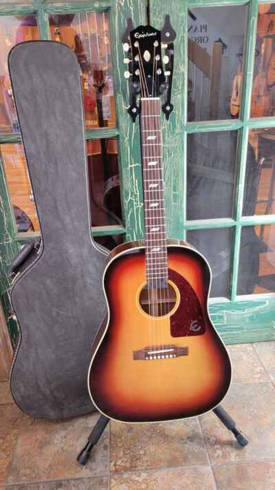 Epiphone USA Texan Acoustic Electric Guitar in Vintage Sunburst w /  Epi Hard Case