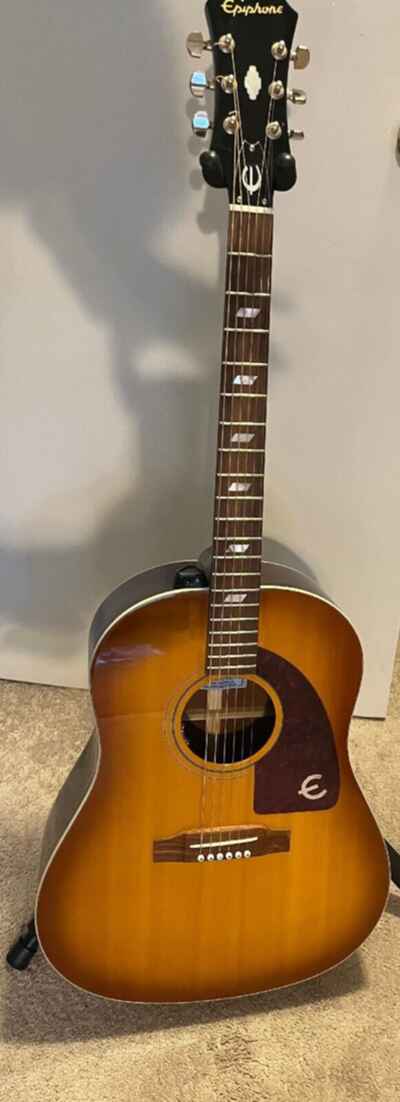 Epiphone Limited Edition Frampton 1964 Texan Acoustic-Electric Guitar w / Epi case
