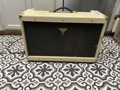acoustic regent 230 epiphone stereo chorus Turns On