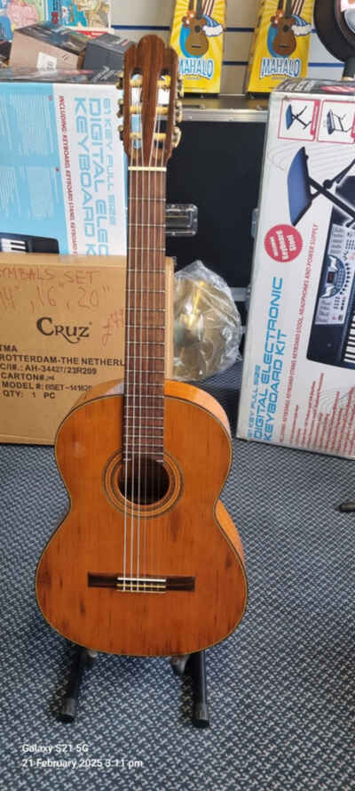 Rare Vintage 1970s Kasuga G-150 Classical Guitar  Solid Top 1970