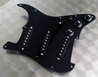 Fender Squier Vintage Stratocaster Pickguard + Pickups kpl gelötet Black / Schwarz