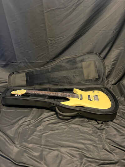 Kiesel Vanquish Guitar in Vintage Cream W / Original Case-Excellent!