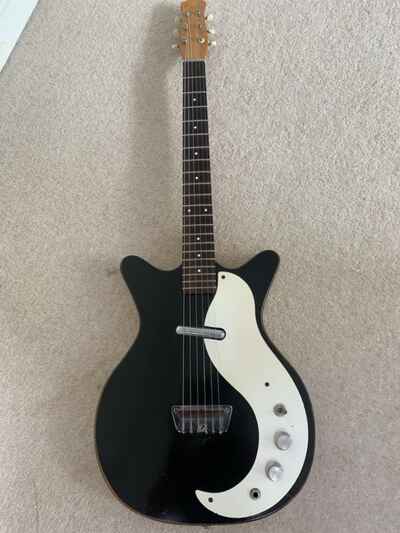 Danelectro 3021 style1960s single pickup. Maple neck.
