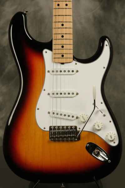 all original 1982 Fender Stratocaster Sunburst CLEAN!!!
