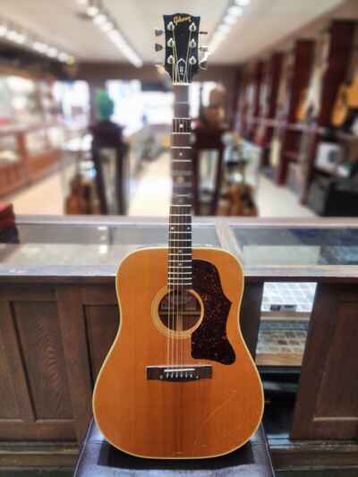 Gibson J-50 Deluxe Acoustic Guitar 1980 with hard case