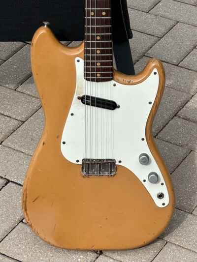 1964 Fender Musicmaster a cool Desert Sand w / a Rosewood clay dot neck Killer !