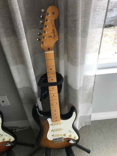 Fender American Vintage II 1957 Strat Maple Board 2-Color Sunburst Guitar