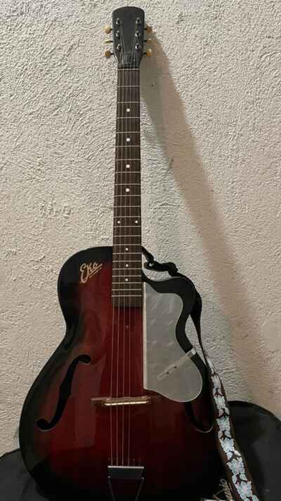 # CHITARRA SEMIACUSTICA EKO 100 DEL 1967 BUONE CONDIZIONI