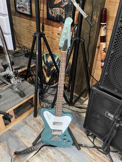 Gibson Reverse Explorer Bass