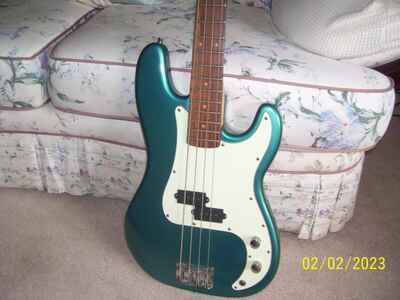 P BASS RARE LEADER 60S VINTAGE TRIBUTE SERIES .TAKE CHEAPER BASS IN PX