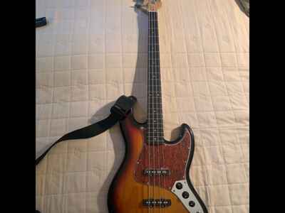 Eko VJB-200 Sunburst Basso a 4 corde