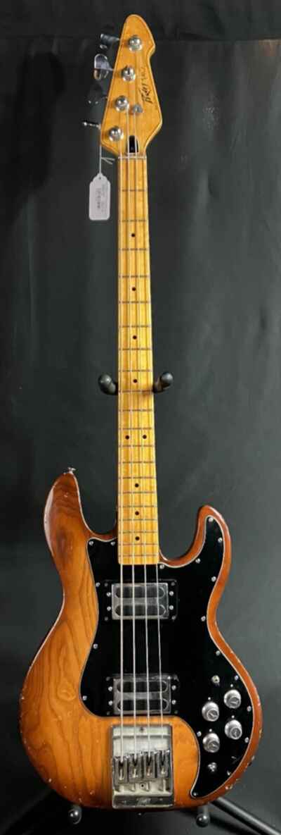 Vintage 1980 Peavey T-40 4-String Bass Guitar Sunburst Finish w /  Case