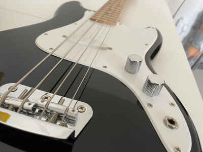 Fender Sonic Bronco Bass Guitar - Squire 3 / 4 Size