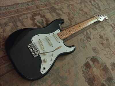 Vintage 1983 Fender Stratocaster USA Dan Smith Two Knob Black Strat