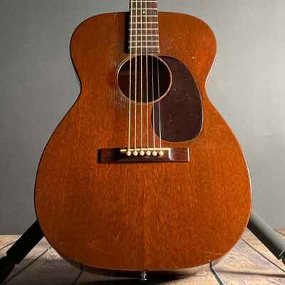 C F. Martin 00-17 Flat Top Acoustic w / Chipboard Case (1949)