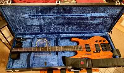 Hohner THE JACK Vintage J Type Bass Guitar Wood 4-String w / case, tuner, strap