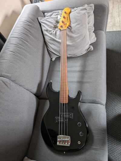 VINTAGE YAMAHA BB400S FRETLESS BASS GUITAR  1980S
