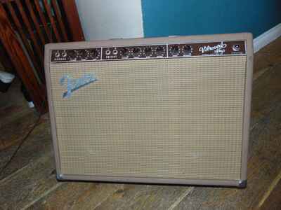 1963 VINTAGE FENDER 2X10 VIBROVERB GUITAR AMP  ORIGINAL .