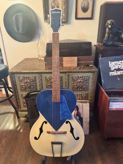 SILVERTONE KENTUCKY BLUE 653L 1950s