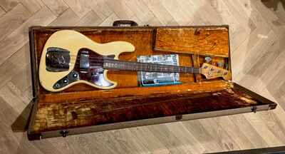 Fender Stack Knob Jazz Bass 1961 original with tolex case, unmarked headstock