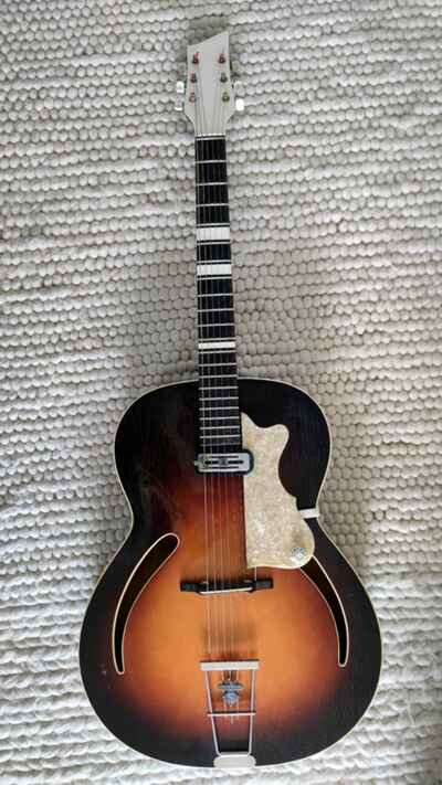 Hopf, Vintage Archtop Jazz-Gitarre mit Pickup 50er Jahre, Katzenaugen F-Löcher