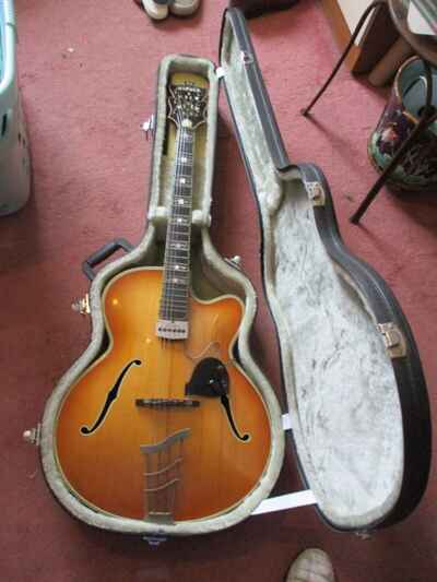 HOFNER COMMITTEE  1957 / 8 ORIGINAL  WITH HARD CASE