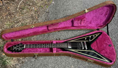 1984 Gibson Flying V Designer Series W / OHSC Black Vintage