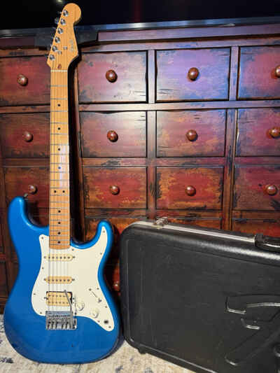 1983 USA Fender Standard Stratocaster - Lake Placid Blue