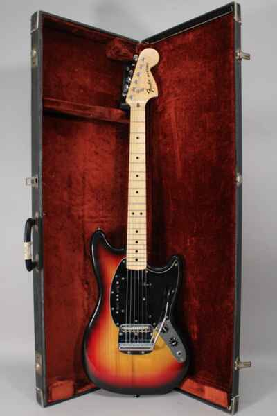 1977 Fender Mustang Sunburst Maple Fretboard w / OHSC