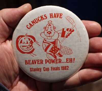 Rare 1982 Stanley Cup Finals Vancouver Canucks Islanders Beaver Power Pin Button