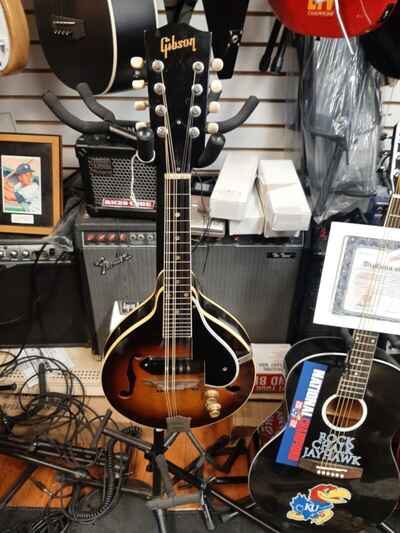 mandolin Gibson 1965 electric by factory EM150 all orginal