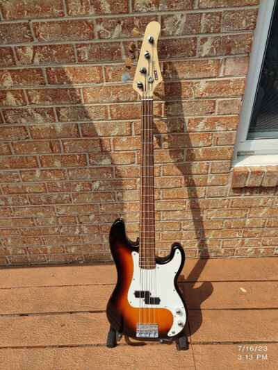 Crate Electra Electric Bass With Gator Hardcase