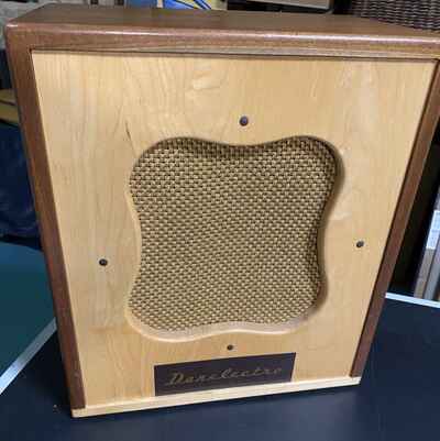 50??S VINTAGE DANELECTRO GUITAR AMPLIFIER